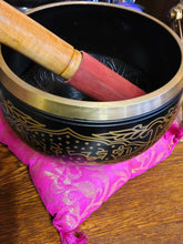 Load image into Gallery viewer, Singing Bowl with Striker
