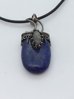Load image into Gallery viewer, Moon Pendant with Labradorite
