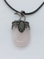 Load image into Gallery viewer, Moon Pendant with Labradorite
